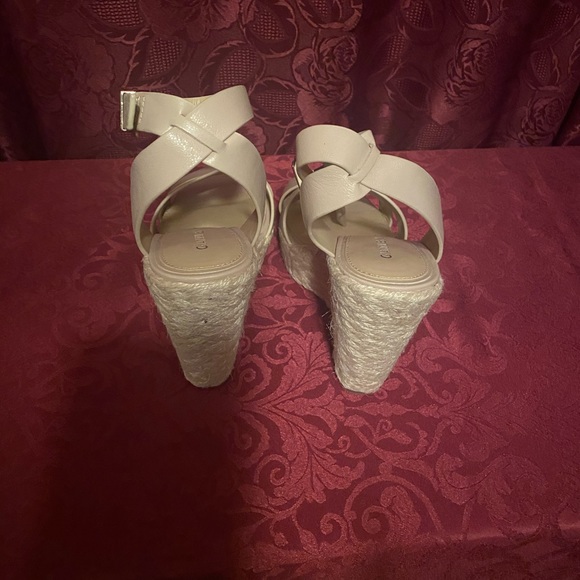 Shoes - Picture 2 of 4